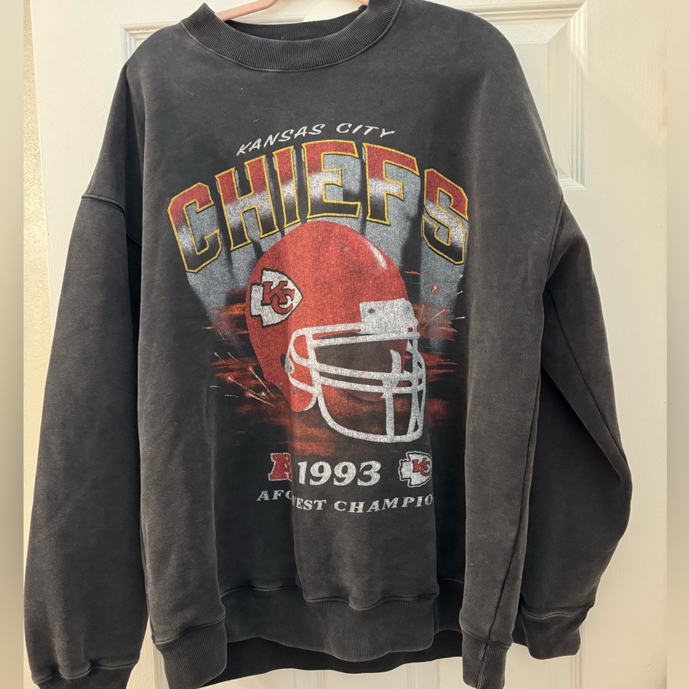 Chiefs Abercrombie Sweatshirt - Size Large - New With Tags - Viral Swiftie Shirt